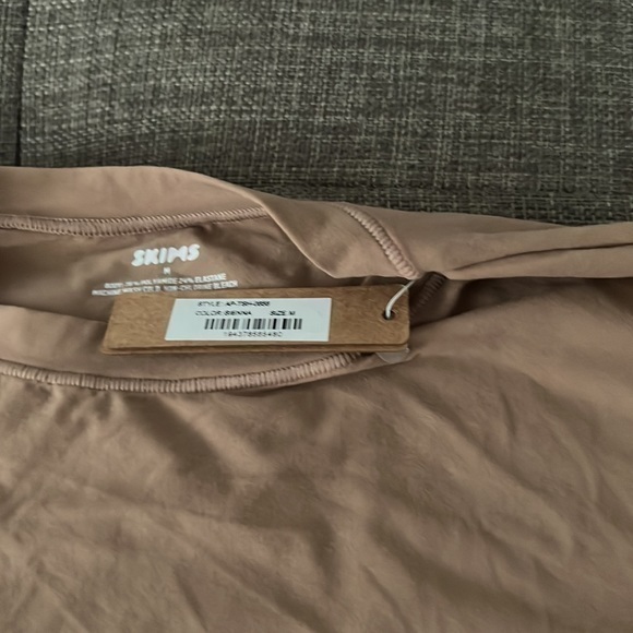 Skims Fits Everybody Super Cropped T-Shirt - Picture 2 of 5